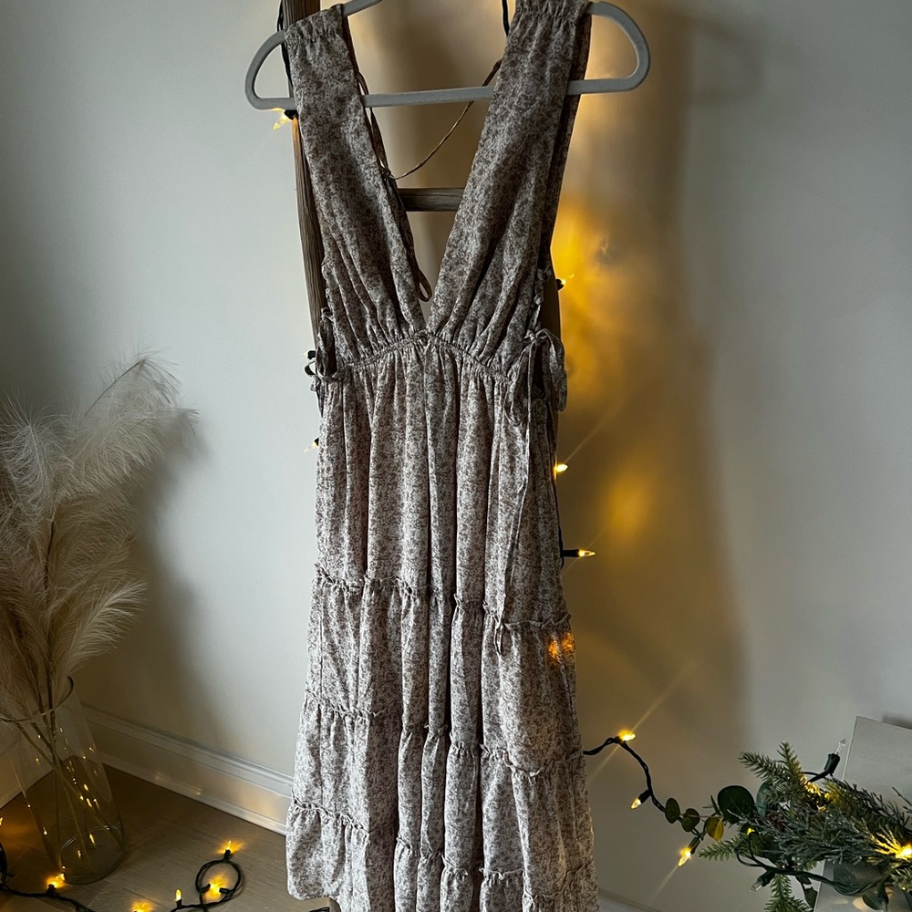 Ruby & Jenna / Hersy Deep V side cutout dress size M